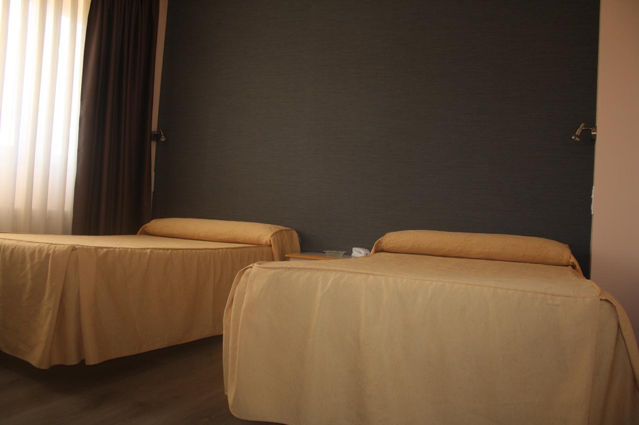 Hotel Lupa San Juan de Pinera ภายนอก รูปภาพ