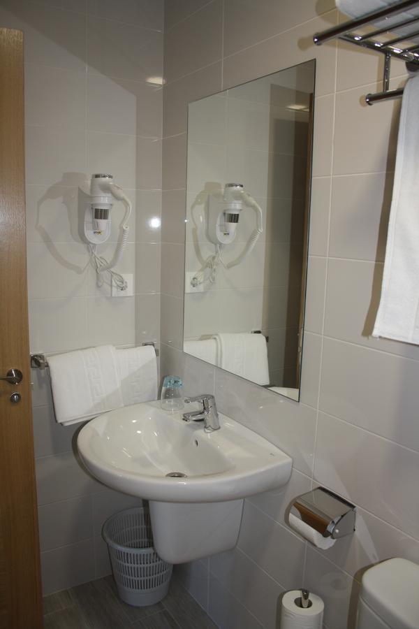 Hotel Lupa San Juan de Pinera ภายนอก รูปภาพ