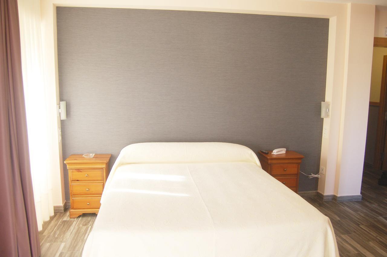 Hotel Lupa San Juan de Pinera ภายนอก รูปภาพ