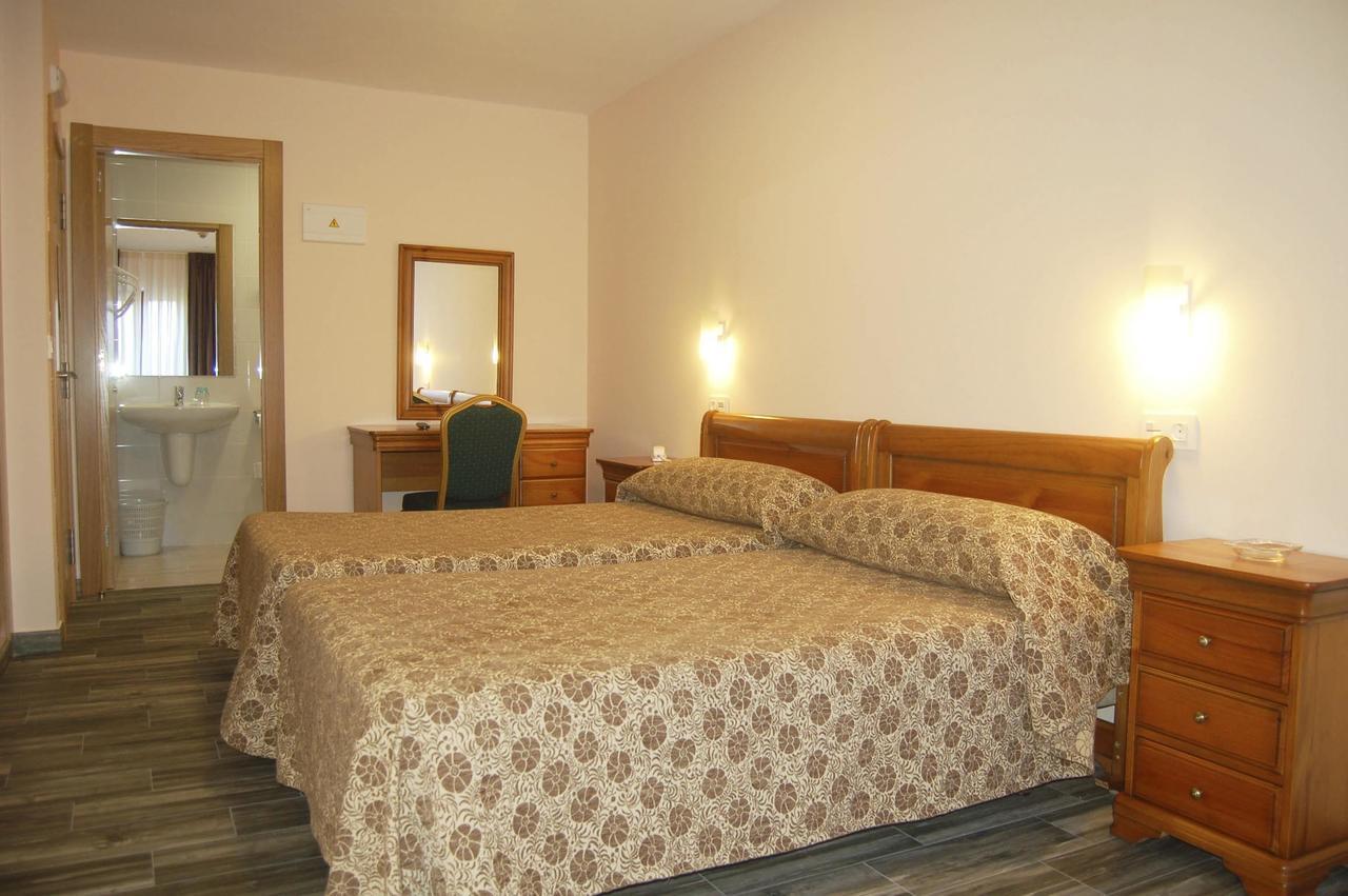 Hotel Lupa San Juan de Pinera ภายนอก รูปภาพ